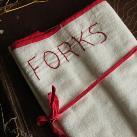 Vintage 1950s Silverware Holder, White And Red Fork Pocket, Kitchen Linens - Picture 2 of 13